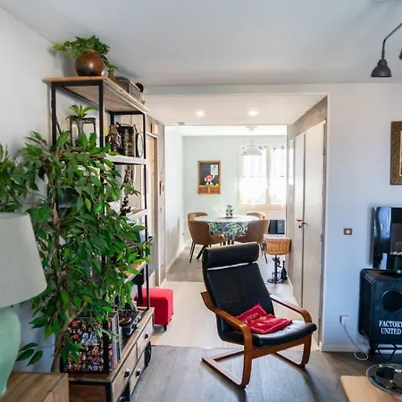 Beautiful With Balcony In Apartment